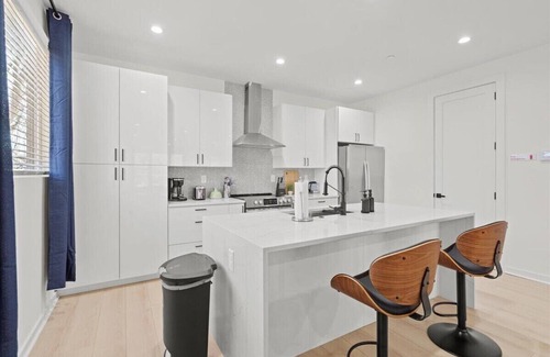 North Charlotte Apartment | Sleek Private Room in Charlotte near Wells Fargo