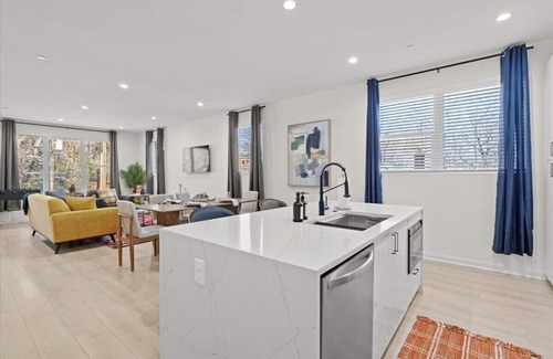 North Charlotte Apartment | Sleek Private Room in Charlotte near Wells Fargo