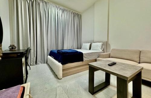 Bur Dubai Apartment | Sleep 3 Walk to ADCB metro