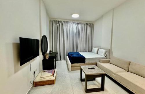 Bur Dubai Apartment | Sleep 3 Walk to ADCB metro