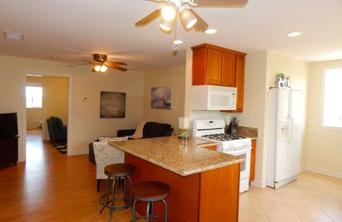 Temecula Cottage | SLEEP IN THE VINES! Perfect for 2 − 4 people!