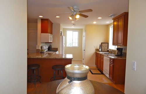 Temecula Cottage | SLEEP IN THE VINES! Perfect for 2 − 4 people!