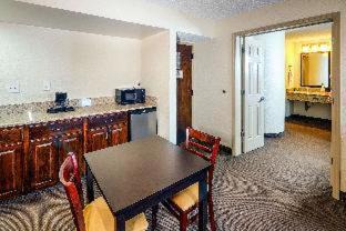 Pine Forest Hotel | Sleep Inn & Suites Spring Lake - Fayetteville near Fort Bragg