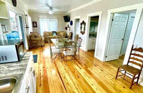 Isla de Utila House | Sleep up to 10 guests in Utila apt with Caribbean Ocean views