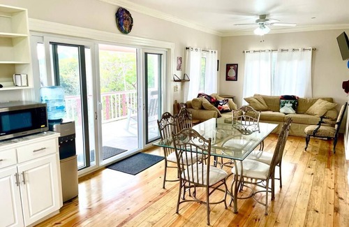 Isla de Utila House | Sleep up to 10 guests in Utila apt with Caribbean Ocean views