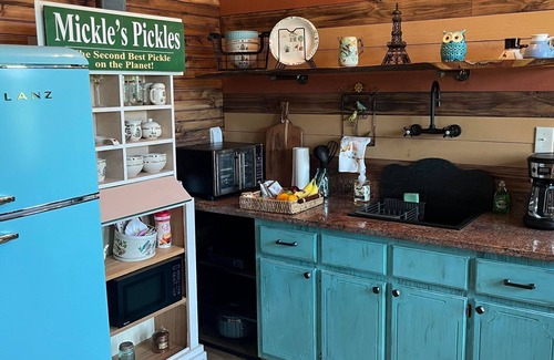 Picayune Cabin | Sleep with the birds, in a cabin aloft in the oaks.