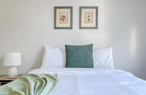 Bowling Green Apartment | Sleepover 1BD 1BA Downtown Bowling Green Apartments