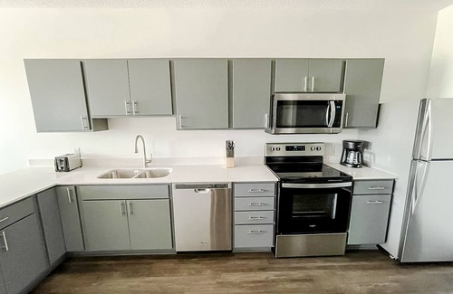 West Des Moines Apartment | Sleepover: Alluring 1BD/1BA - Des Moines