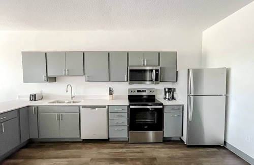 West Des Moines Apartment | Sleepover: Alluring 1BD/1BA - Des Moines