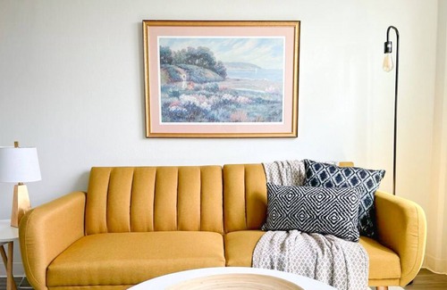 Walnut Hills Apartment | Sleepover: Bright 1BD/1BA + Gym - Downtown Cincinnati