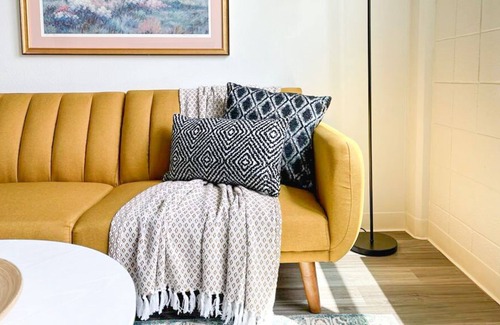 Walnut Hills Apartment | Sleepover: Bright 1BD/1BA + Gym - Downtown Cincinnati