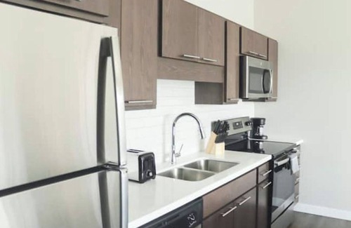 Downtown Des Moines Apartment | Sleepover: Elegant 1BD/1BA + Gym - Downtown Des Moines