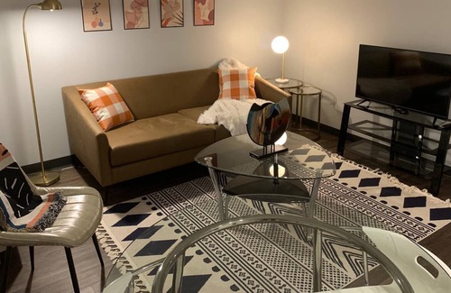 Des Moines Apartment | Sleepover: Lovely 1BD/1BA - Downtown Des Moines