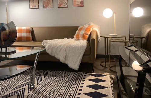 Des Moines Apartment | Sleepover: Lovely 1BD/1BA - Downtown Des Moines