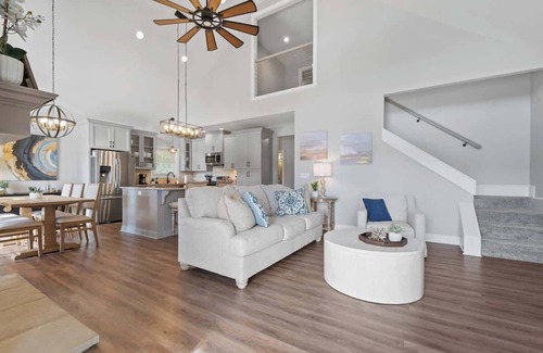 Milledgeville House | Sleeps 10, Paddleboards, Canoe, Pool Table + More!