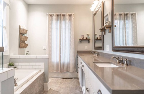 Whispering Pines House | Sleeps 10! Whispering Pines