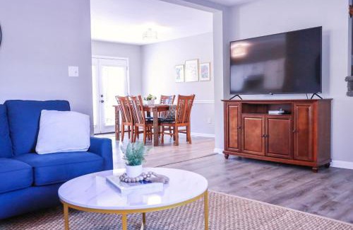 Port Royal House | Sleeps 12! 5 BDRM-2 Kings,3 Queens-Deck & Patio-Mins to PI & Beaufort