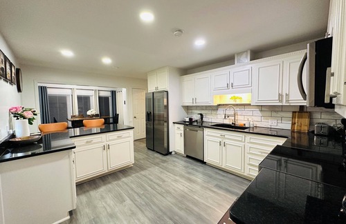 Gainesville House | 🏡 SLEEPS 12. Newly Reno House with 4 bedrooms