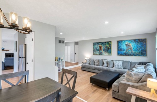 Mason House | Sleeps 12, Ranch Style Home ~ Kings Island, Great Wolf, Tennis, Golf, and More!
