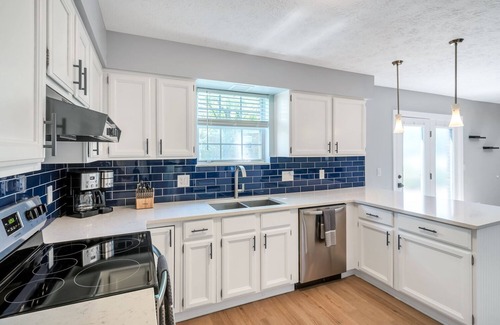 Mason House | Sleeps 12, Ranch Style Home ~ Kings Island, Great Wolf, Tennis, Golf, and More!