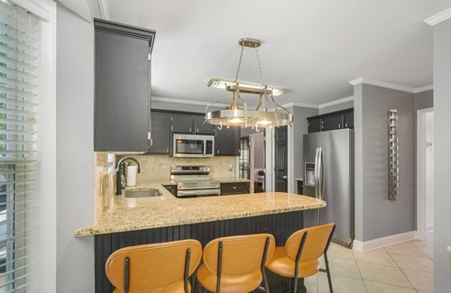 Charlotte House | Sleeps 15, Entire Home, Deep Discounts for Longer Stays