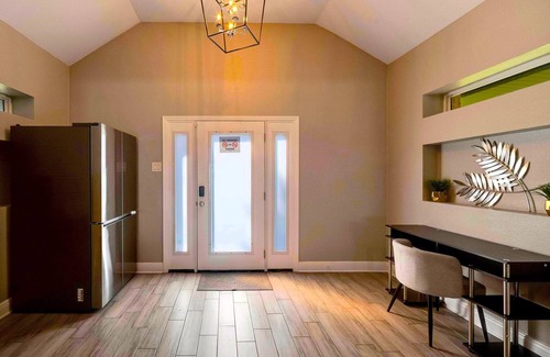 Lake Magdalene House | Sleeps 15/Private Beach & Heated pool/mins to Tampa/Bush Gardens/Buccs/Zoo