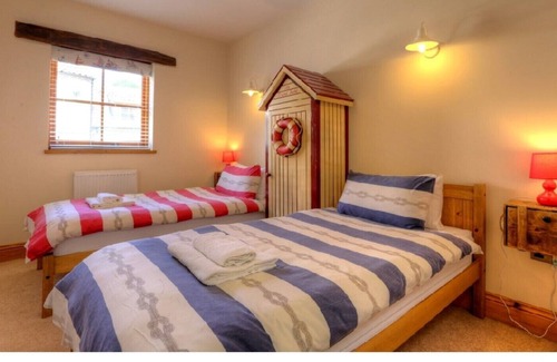 Hunmanby Cottage | Sleeps 18 complex with private pub and hot tub - Please contact us for a price!