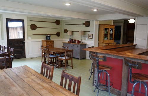 Chickamauga House | sleeps 19-23 20 minutes from Chattanooga and Cloudland Canyon Park