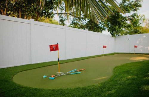 Palma Sola House | Sleeps 20 - Games - Basketball - Pool - Movie Room