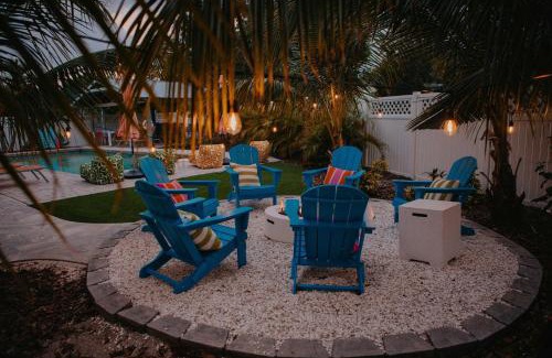 Palma Sola House | Sleeps 20 - Games - Basketball - Pool - Movie Room