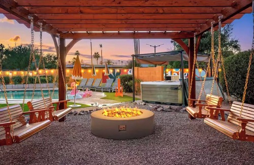 Paradise Valley Village House | Sleeps 20! Pool, Basketball, Golf Dream Resort