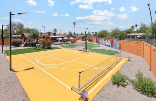 Paradise Valley Village House | Sleeps 20! Pool, Basketball, Golf Dream Resort