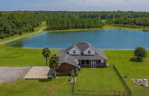 Callahan House | Sleeps 20. Spacious 7-bedroom house in Callahan just 15 min from Jax airport.