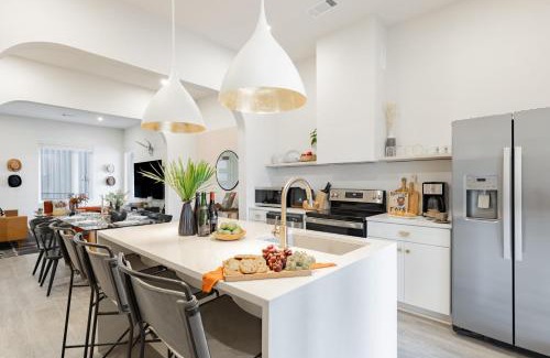 Five Points House | Sleeps 24 2 Units Near DT Nashville Outrider by AvantStay