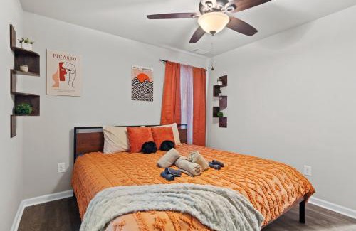 Athens Apartment | Sleeps 24 - By DT & UGA - 2 Game Rooms, 4 King Beds