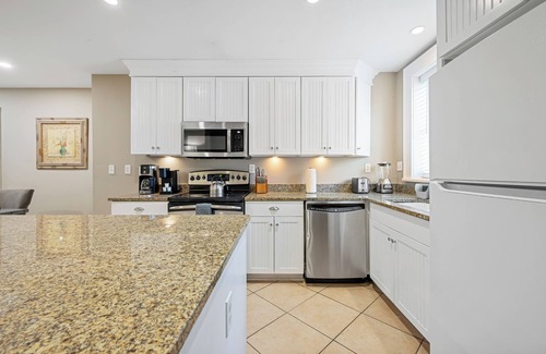 Historic District - North House | Sleeps 26! Walk to River Street, Bars, and Shopping!