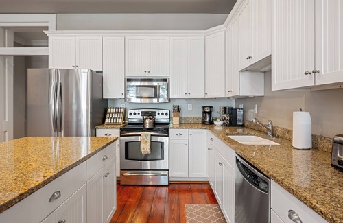 Historic District - North House | Sleeps 26! Walk to River Street, Bars, and Shopping!