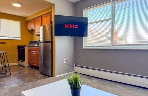 Mount Oliver Apartment | Sleeps 4! 1 Bedroom, 2 Beds w/Parking + WIFI