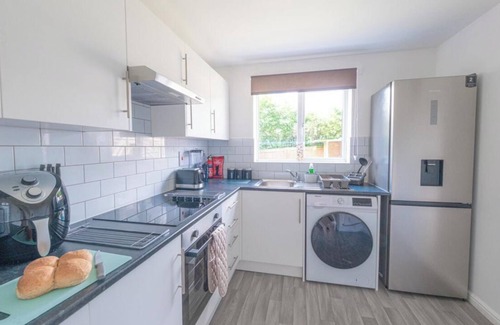 Corby House | Sleeps 5 - Private Garden- Free Parking