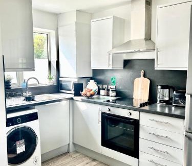 Peterborough Apartment | Sleeps 5, tranquil retreat near Peterborough town