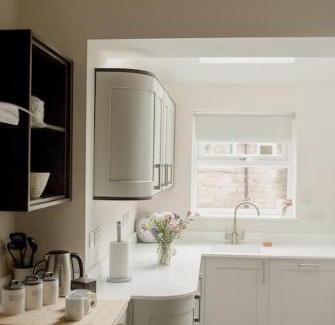 Wadsworth House | Sleeps 6 4 bedrooms 2 minute walk to the Square Hosted Happy Valley Cast