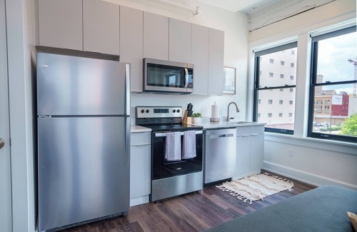 Uptown District Hotel | Sleeps 6 Full Condo Unit at The Standard Downtown