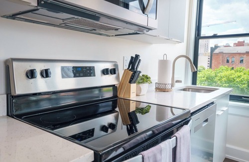 Uptown District Hotel | Sleeps 6 Full Condo Unit at The Standard Downtown