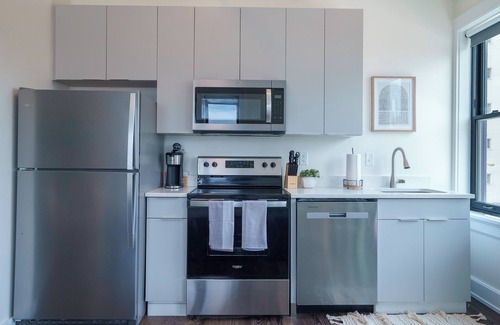 Uptown District Hotel | Sleeps 6 Full Condo Unit at The Standard Downtown