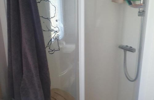 Weymouth House | Sleeps 6 Pets Allowed & Free Parking