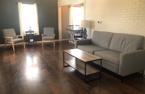 Jefferson House | Sleeps 6. Pets welcome. Wi-Fi. 3 bedroom house