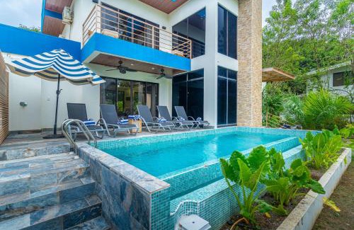 Parrita House | Sleeps 8-beachfront-private Pool-wildlife-100mb