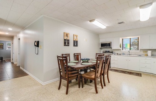 Lafayette House | Sleeps 8 (FOUR BEDS): Spacious Home Near Cajundome! Game Room, Fire Pit, BBQ