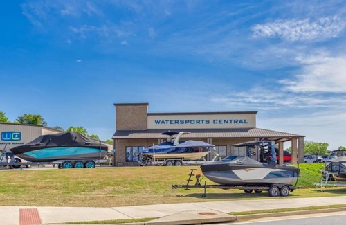 Buford House | Sleeps 8, Lake Lanier Hidden Gem