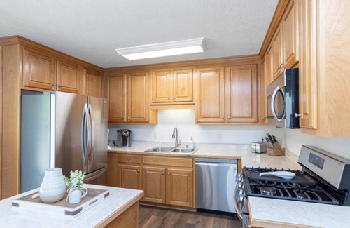 Buford House | Sleeps 8, Lake Lanier Hidden Gem